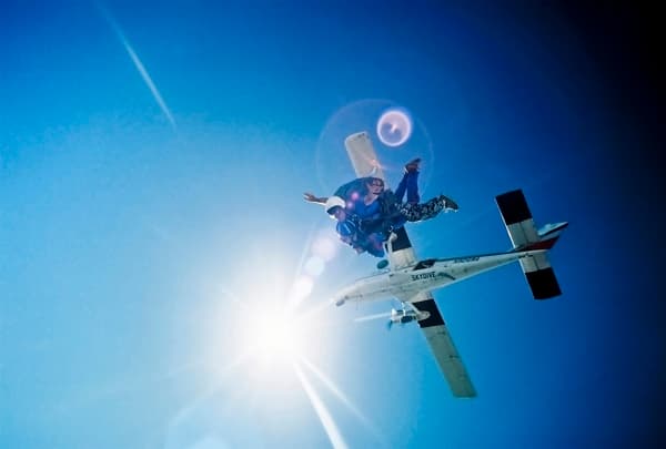 Dream Meaning of A Person Falling From A Plane